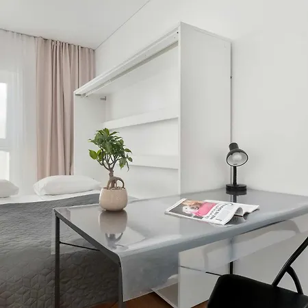 Modern Apartment With Parking Lodz Srebrzynska 12 By Heyrent Apartament